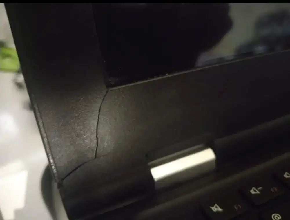 Notebook Lenovo spek ada di pict minus retak kyk di pict