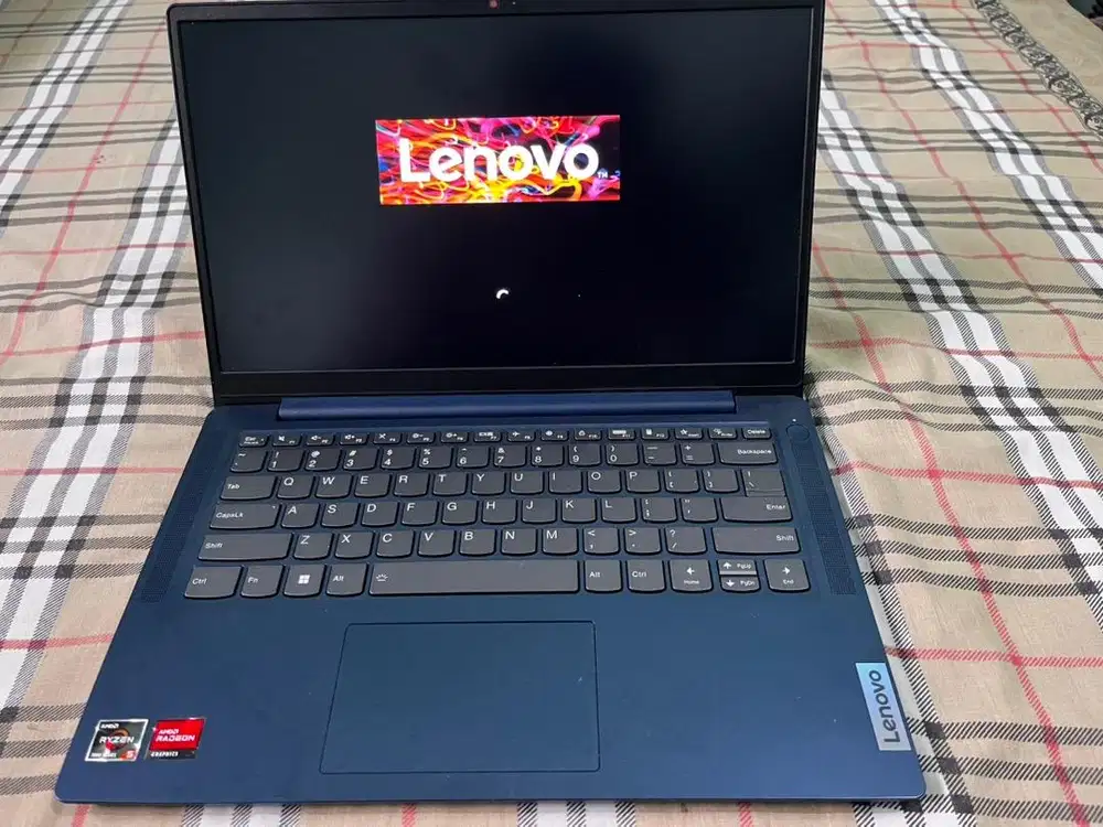 Lenovo Ideapad Slim 3 AMD RYZEN 5 7530U