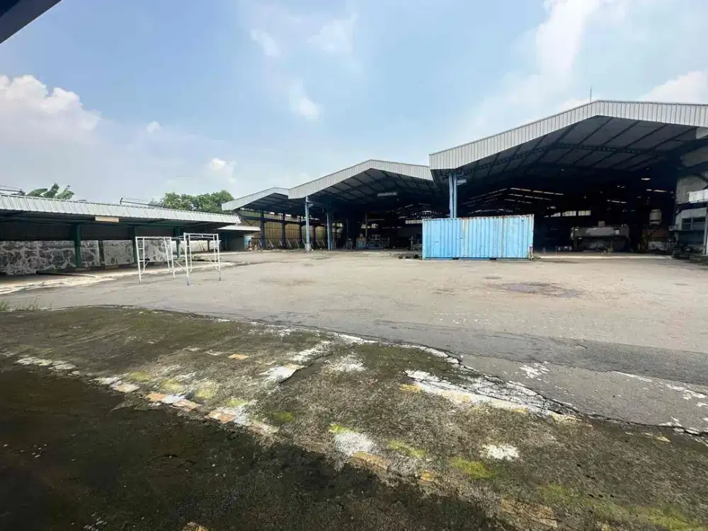 Gudang bekas pabrik raya cangkir driyorejo gresik ( AJB )