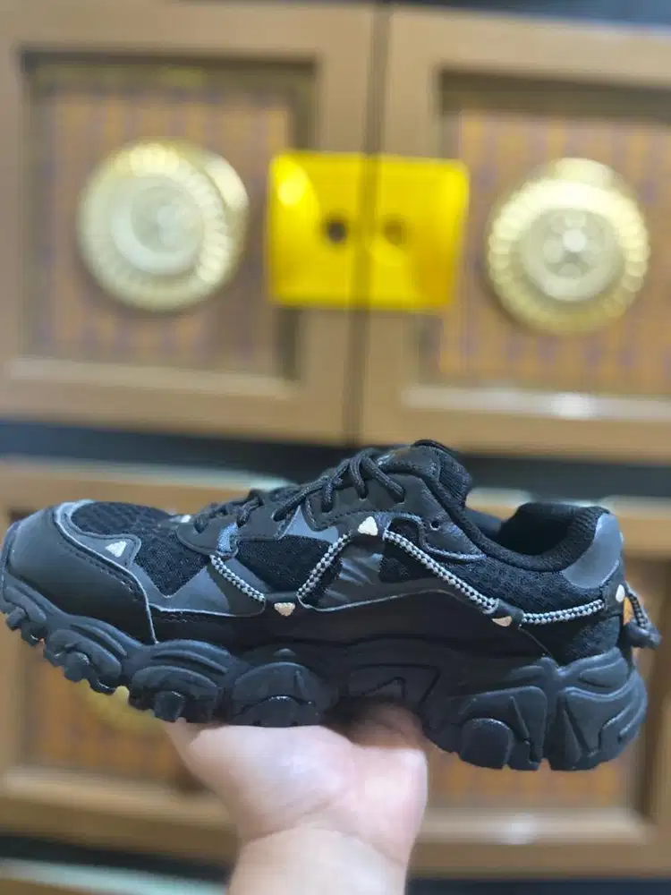 Dijual sepatu FILA Fluid V2 Black Running Original