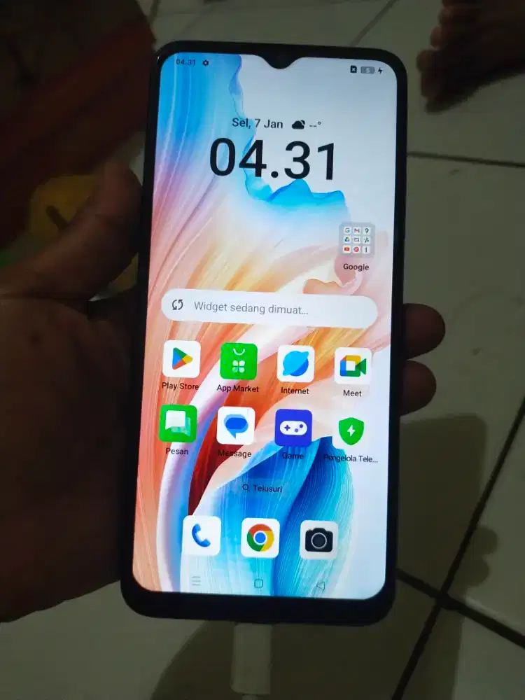 Oppo A18  4/128  minus gompal kecil di Basel aman normal