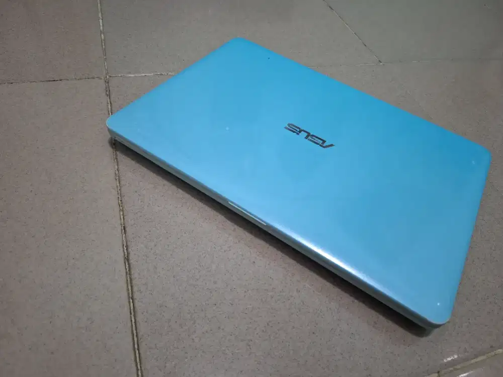 Bismillah dijual laptop asus core i3 mulus siap pakai baterai 3jam