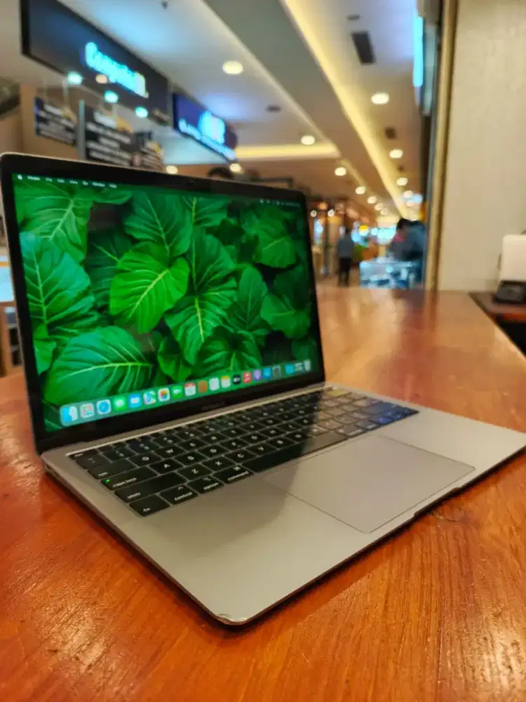 Macbook Air Retina 13 inch 2019 , grey