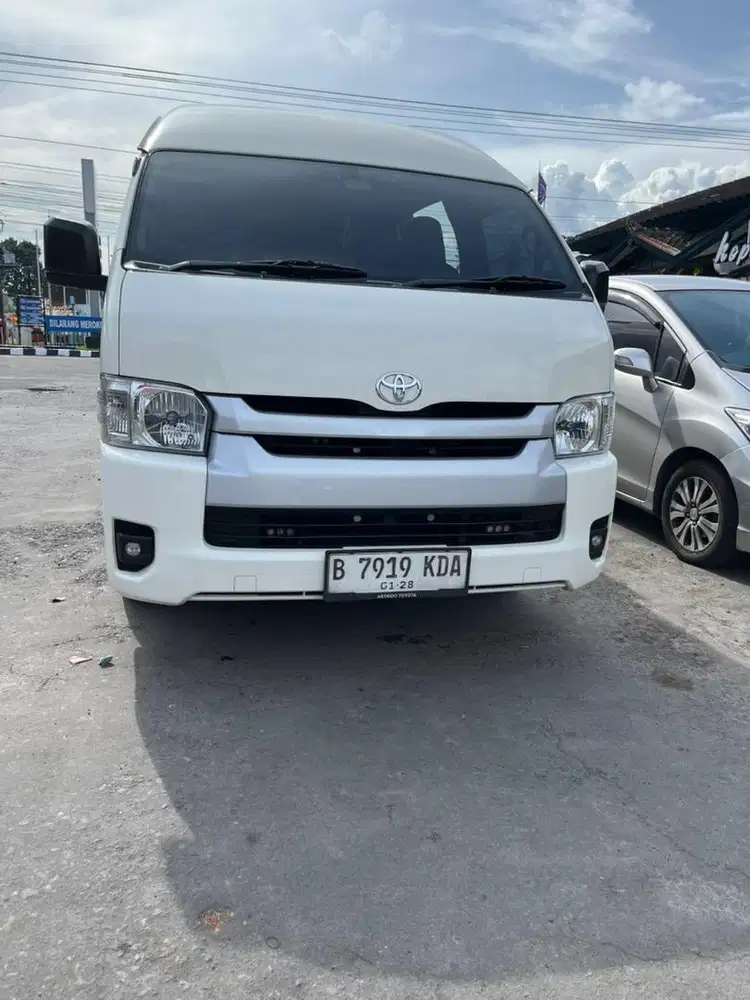 Hiace Commuter 2022