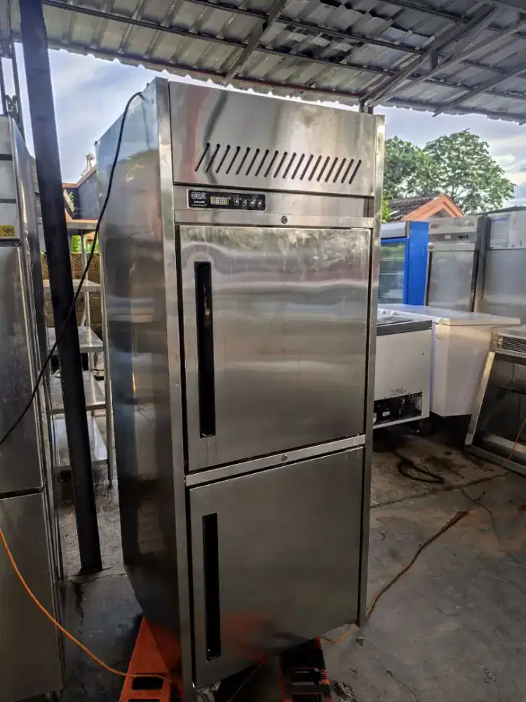 Gea upright chiller