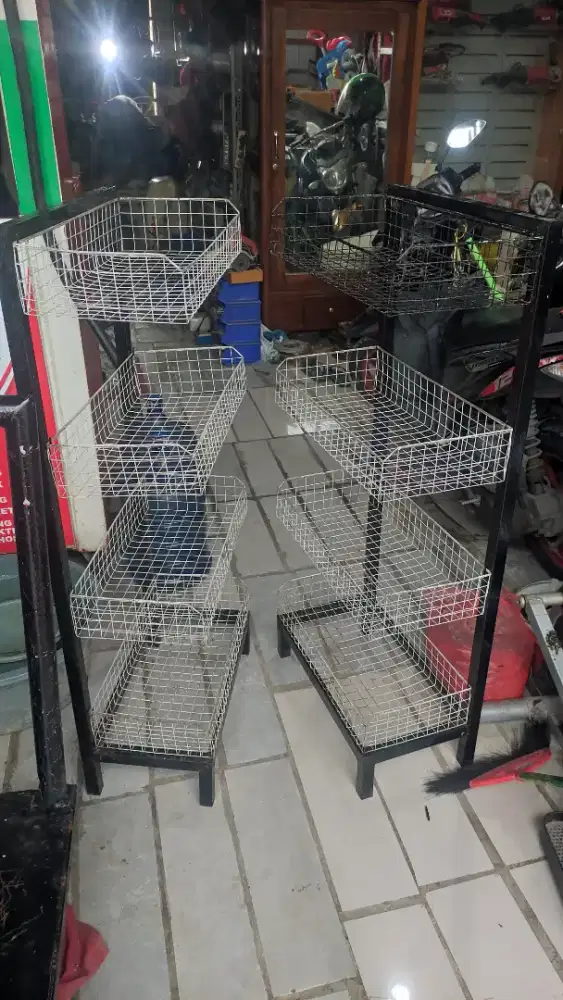 RAK BESI CIKI MAKANAN RINGAN