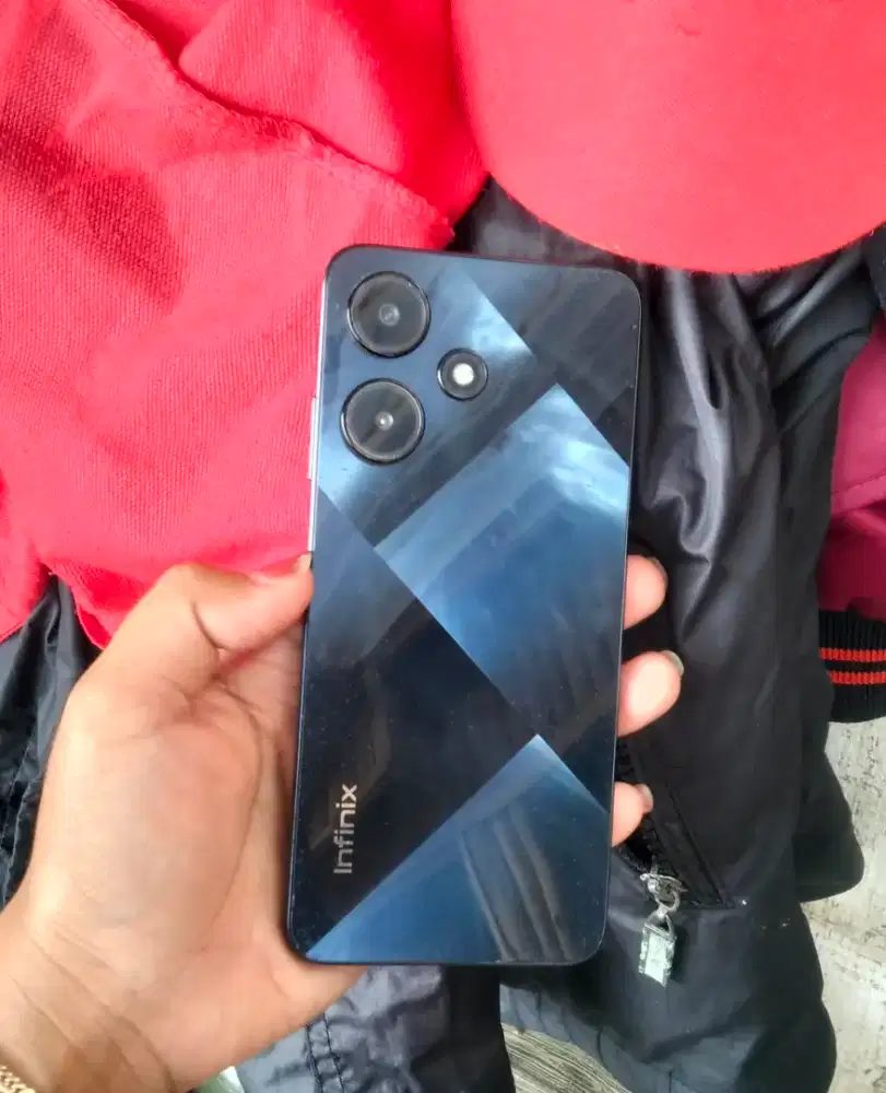 Infinix hot 30i ram 8+8/128!.