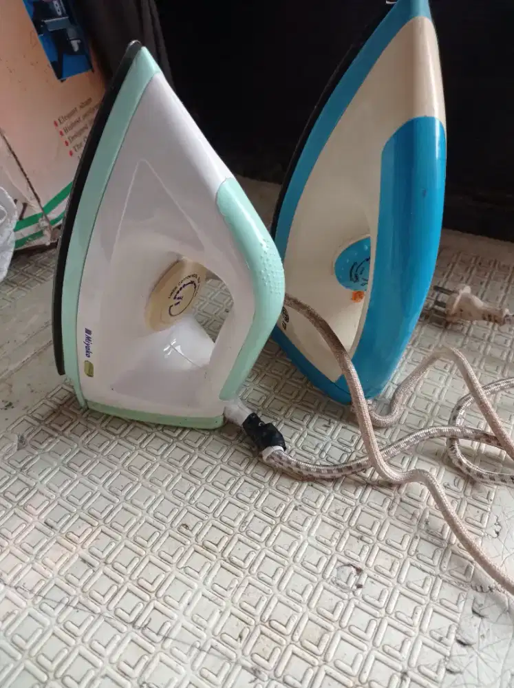 Setrika pakaian kondisi normal