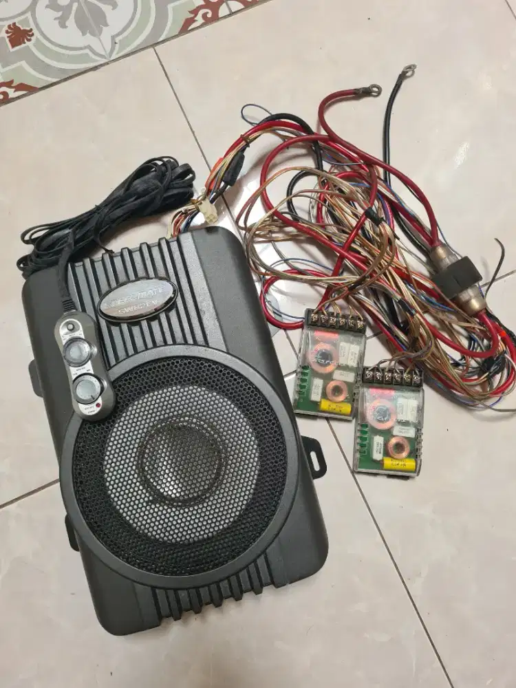 Subwoofer Aktif Mobil Steelmate SW826V