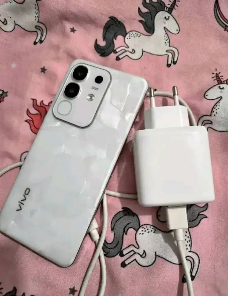 Vivo Y29 white diamond