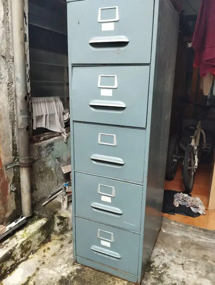 Lelang box kabinet besi 5 susun