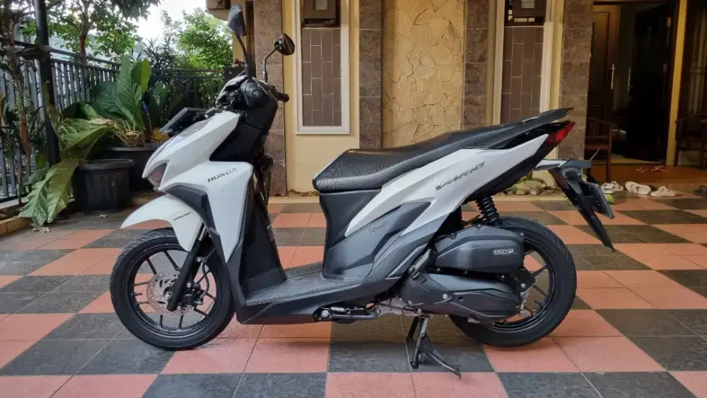 Bonda Vario 125 putih doff 2021