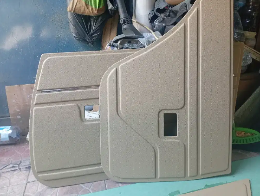 Bekleed dek pintu mobil