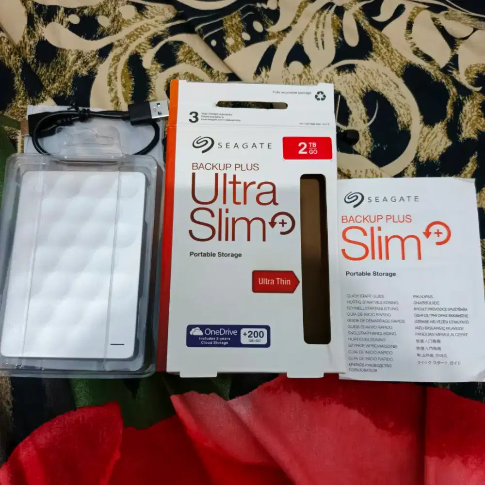 Seagate HDD Eksternal Plus Ultra Slim 2TB 2.5 USB 3.0 untuk PC Laptop