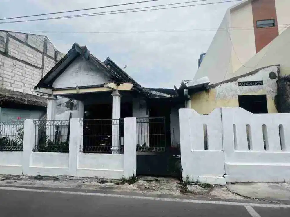 Rumah Hitung Tanah Strategis 217m² di Jebres