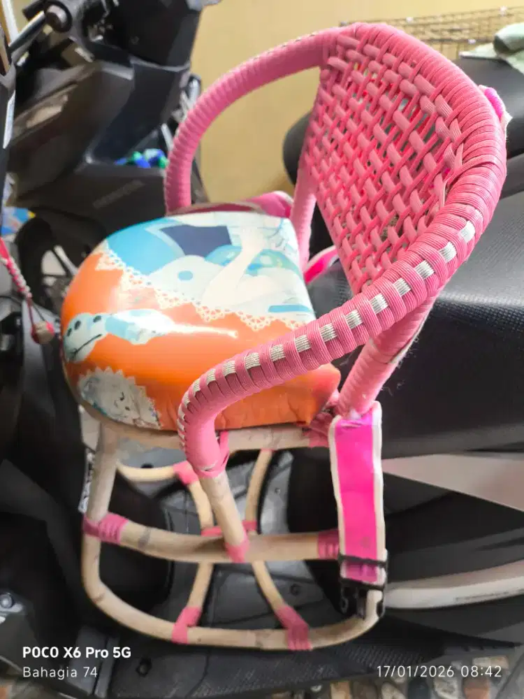 Boncengan rotan untuk balita