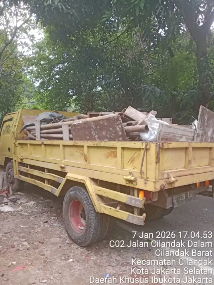 Jasa buang puing dan buang sampah