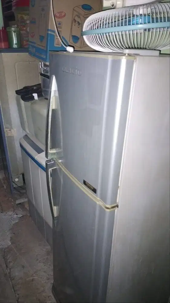 Kulkas 2 pintu thosiba