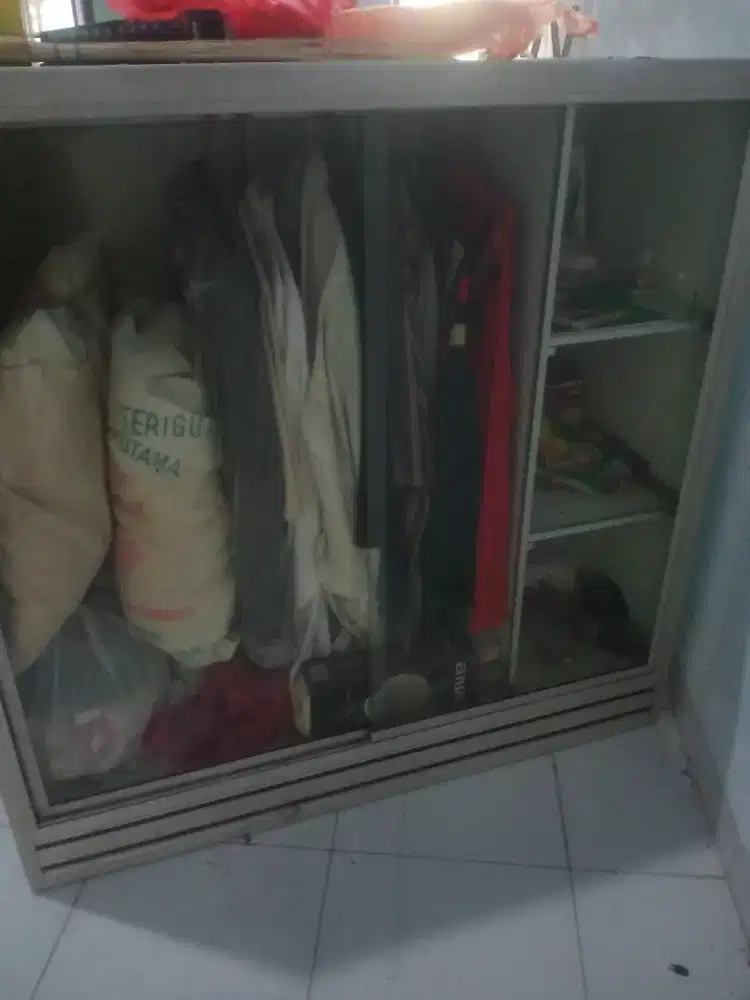 Lemari Baju Stainless Dorong