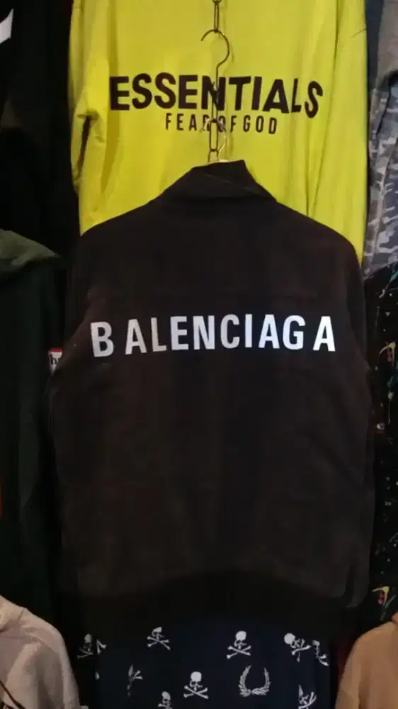 Jaket Balenciaga (nyaman dipakai)