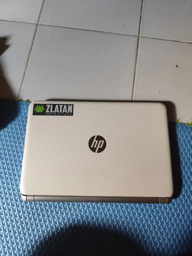 Dijual aja ni 2 Laptop yg Satu Merk HP dan yg 1 Toshiba