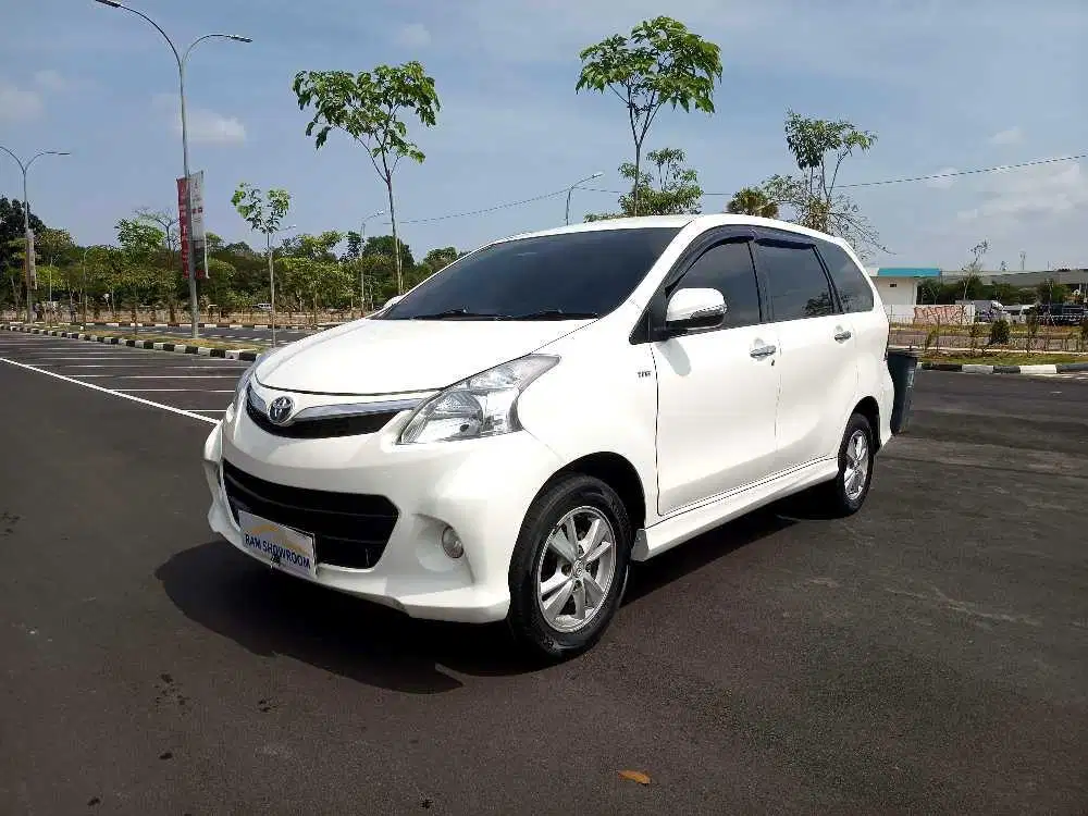 TOYOTA AVANZA VELOZ 1.5 AT 2012