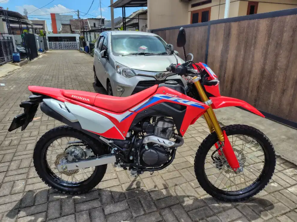 CRF 150 L tahun 2024 km 11.000 Samsat kbb