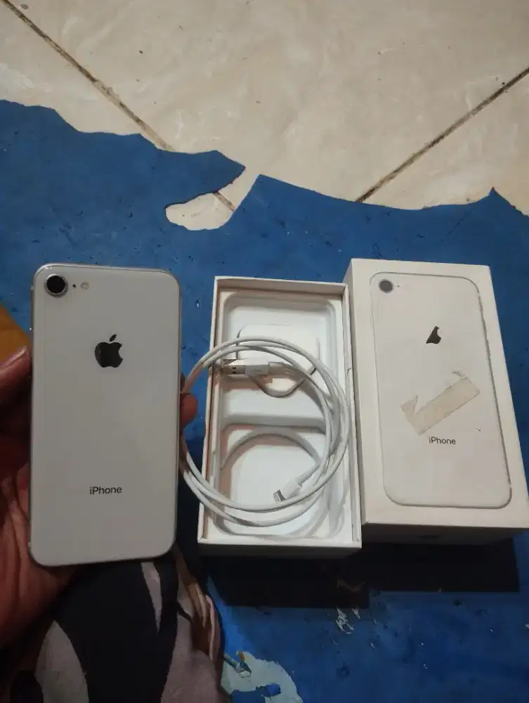 Jual iPhone 8 64 gb fulset inter