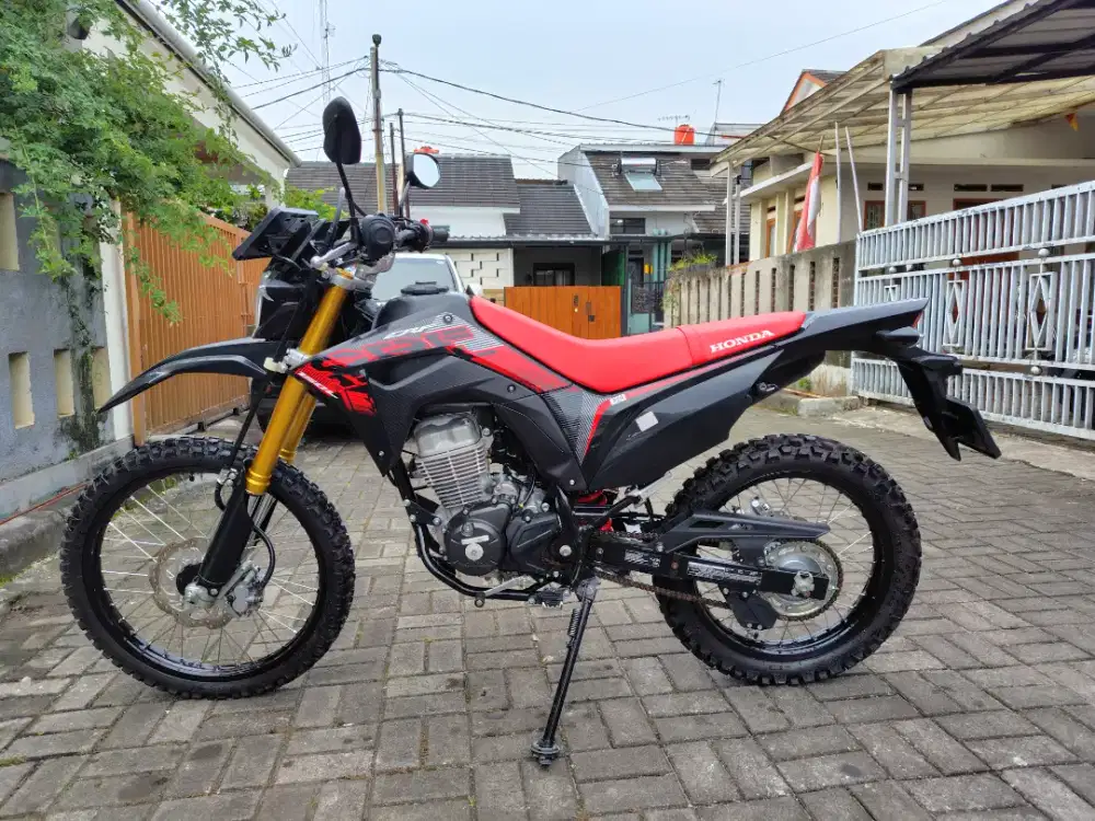 CRF 150 L tahun 2024 Samsat KBB kilometer 900 perak