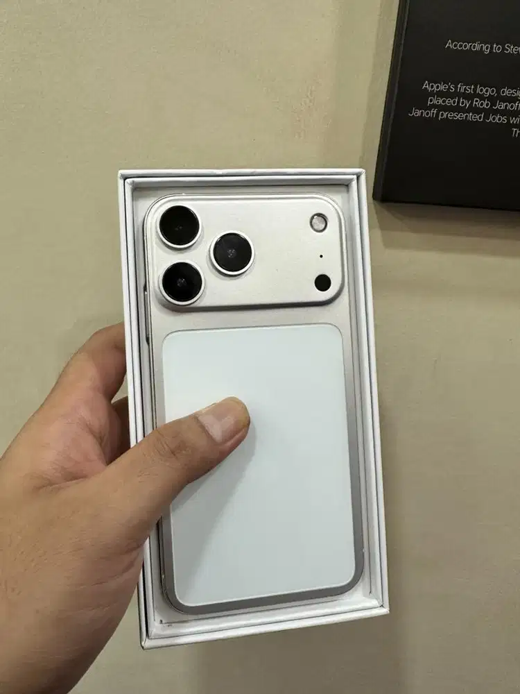 Iphone xr 128gb housing 17 pro