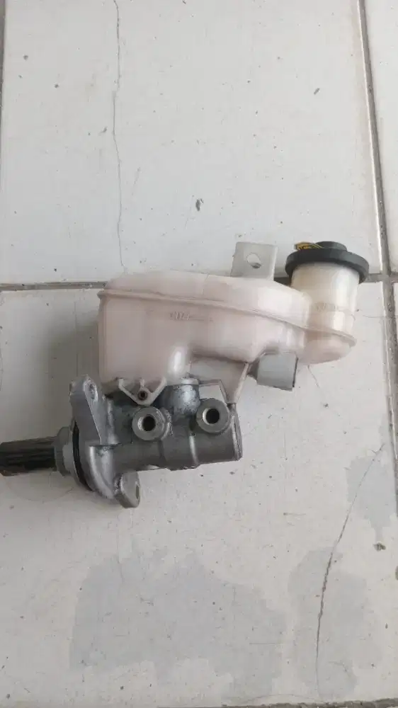 Tabung master rem Avanza