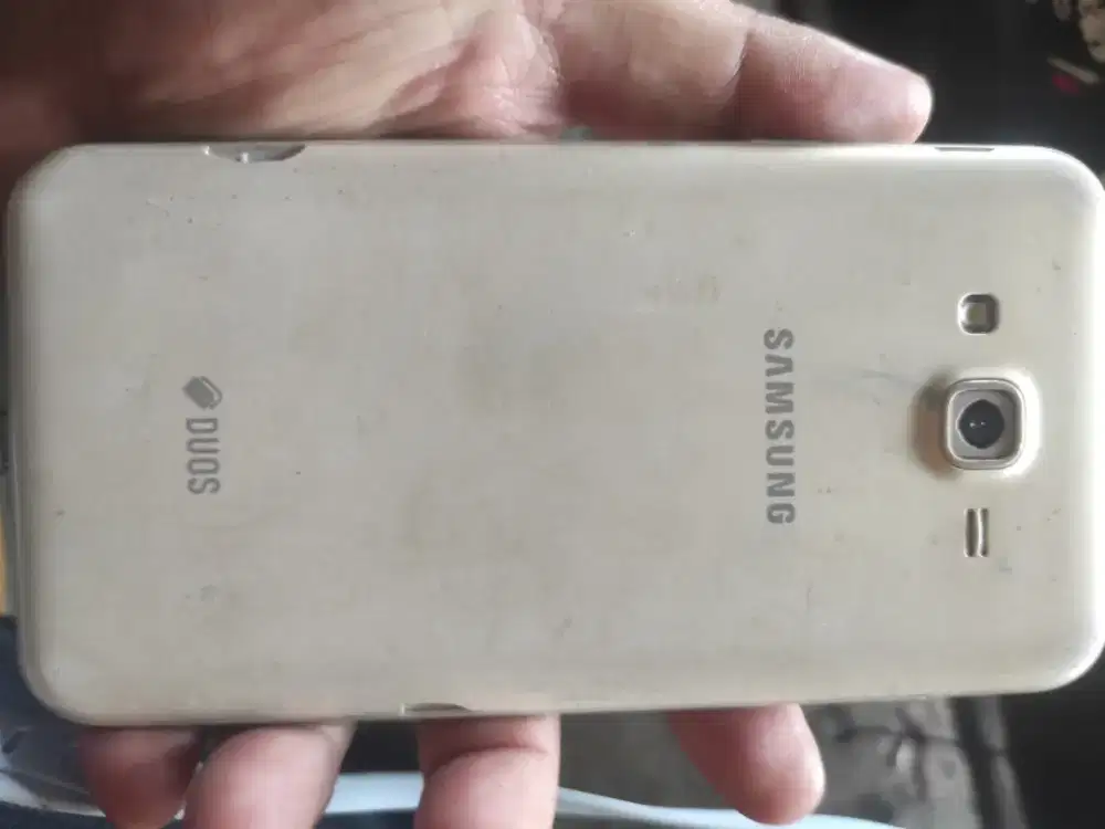 Samsung Galaxy J700F / samsung j7