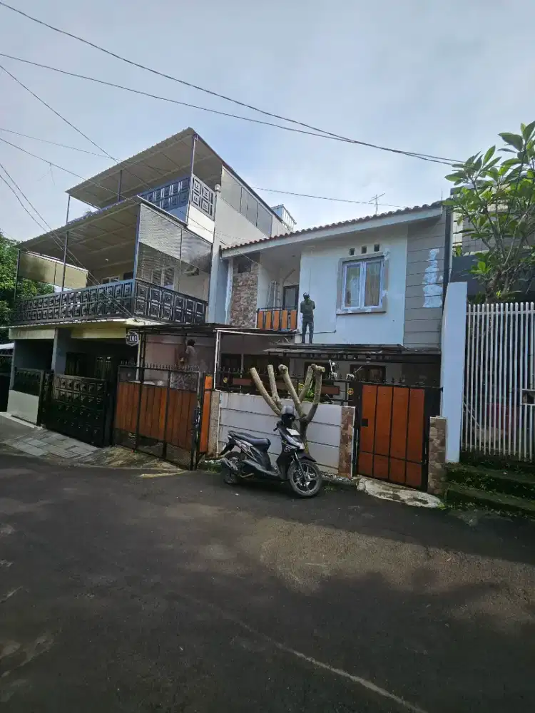 Disewakan rumah cirendeu daerah strategis, lantai 2 plus, dekat MRT