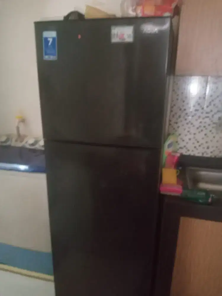 Dijual kulkas aqua second ukuran paling besar