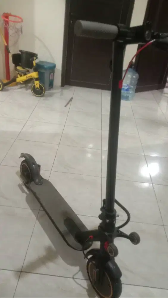Skuter Listrik Xiaomi Mijia/M365 8,5 inch Bekas