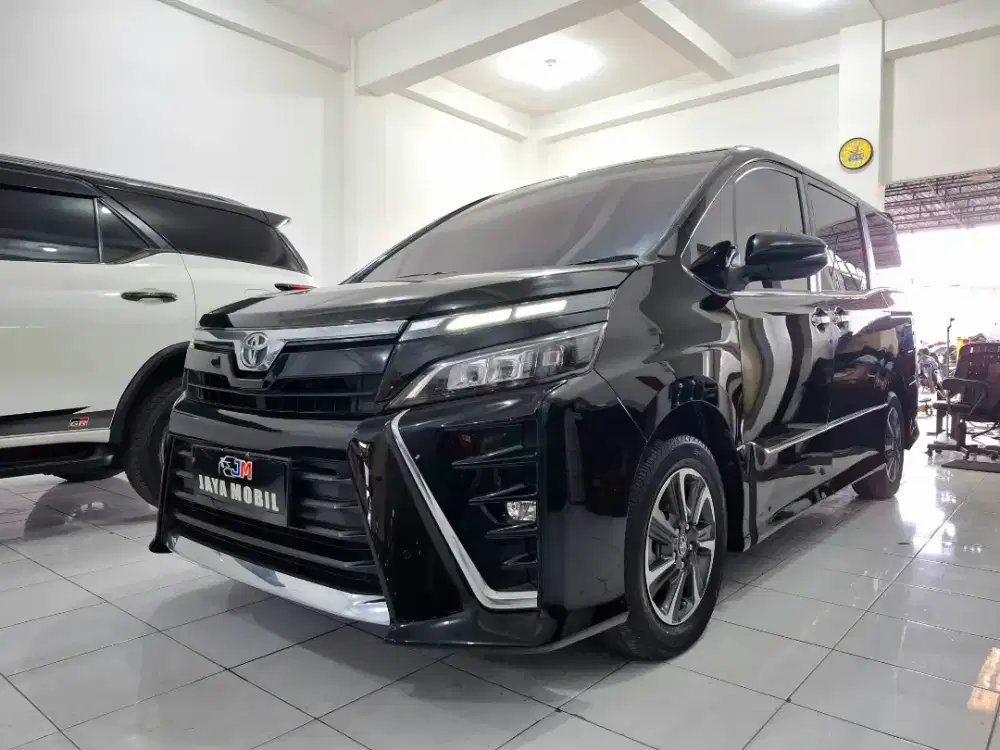 TOYOTA VOXY 2.0 A/T, 2021