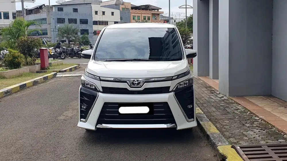 Toyota voxy 2019 putih sunroof
