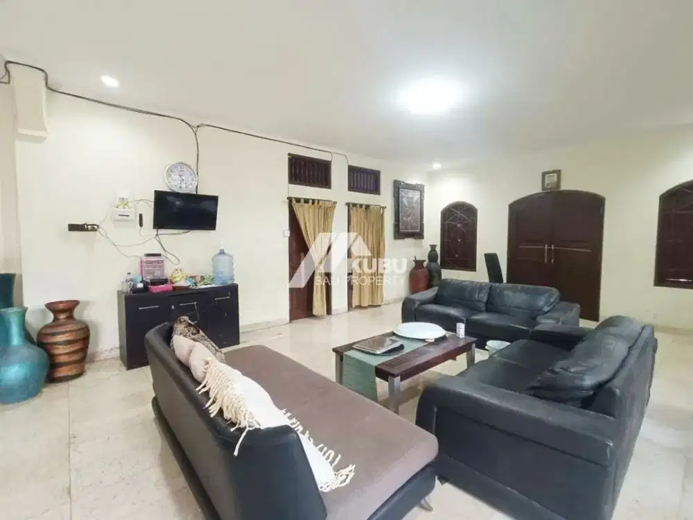 KBP1508 simple minimalist house in a quiet complex area.