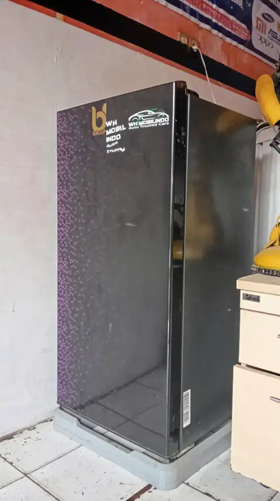 Kulkas sharp. 1 pintu