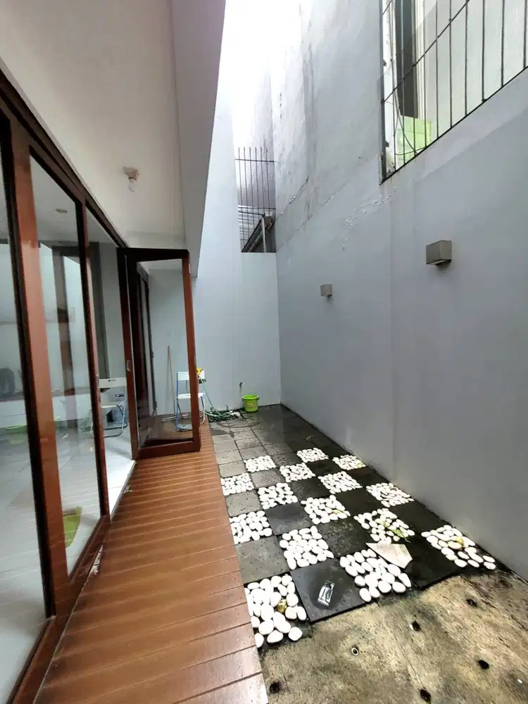 Dijual Rumah Strategis Dgn 2 Carport di Bintaro Tangsel GB-17681