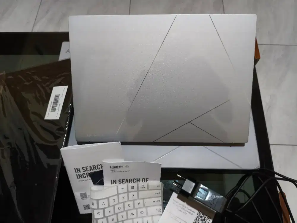 Asus zenbook 14 oled ultra 7 RAM 32gb seperti baru