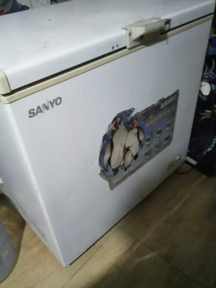 Frezer Box Sanyo Normal Dingin Beku Ukuran 200 ltr