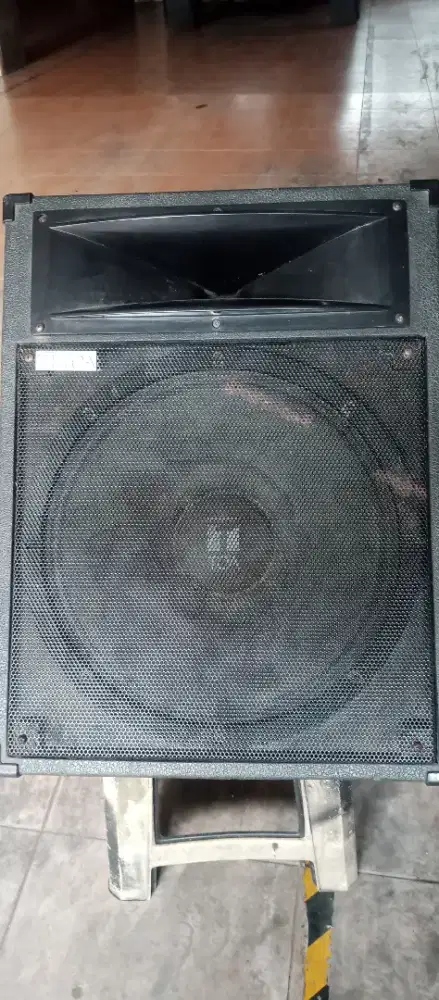 Sepeker monitor merek toa 15 in cm satu biji