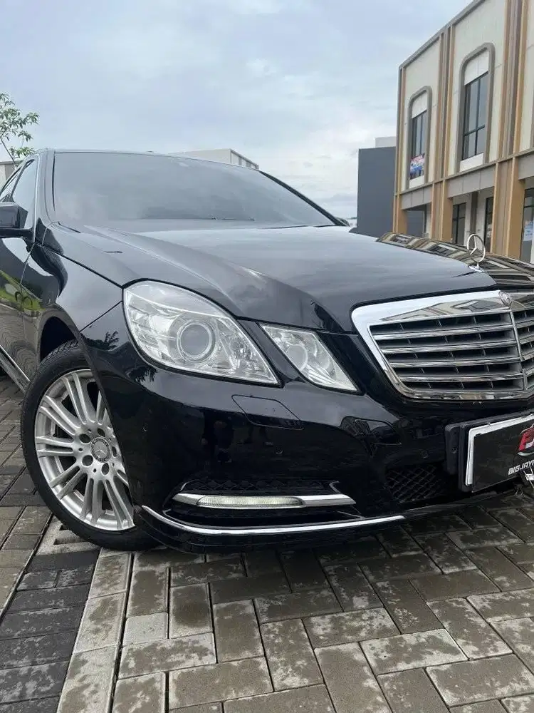 Mercy E300 elegance at 2011 km 60 dp 10