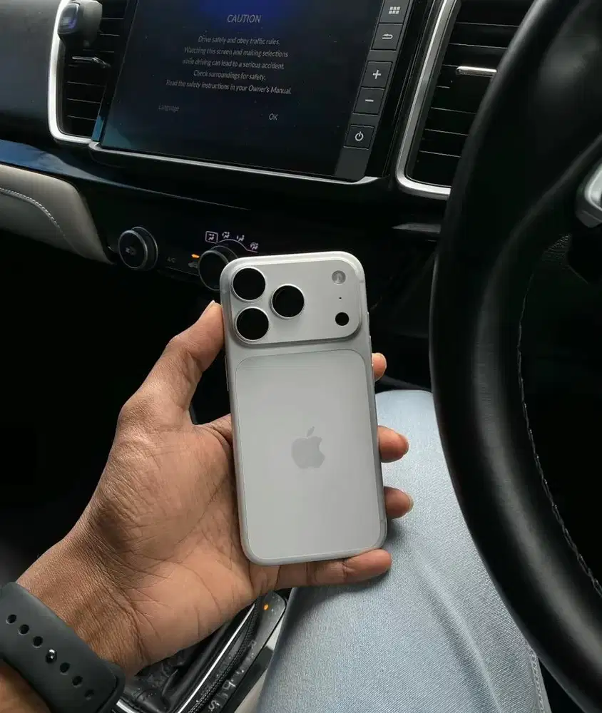 Iphone 17 Pro 256 Silver Ibox garansi On pemakaian 1 bulan