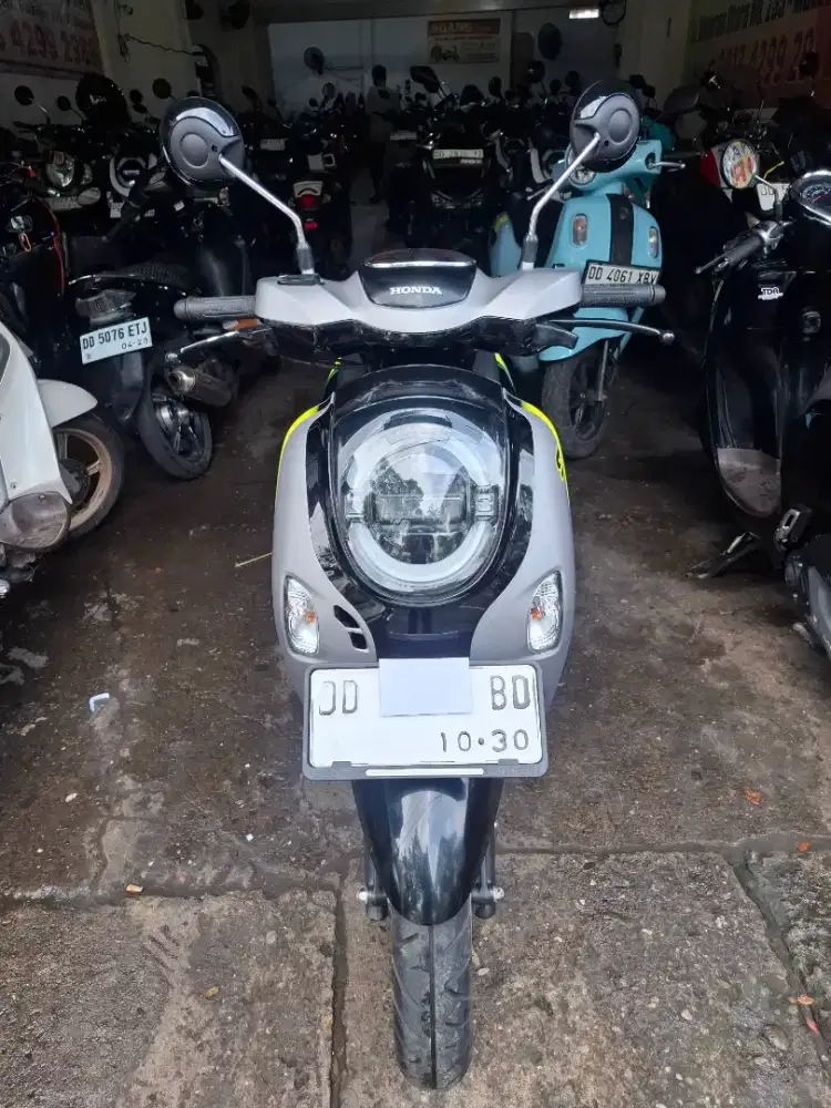 Honda Scoopy 110cc 2025 silver hitam