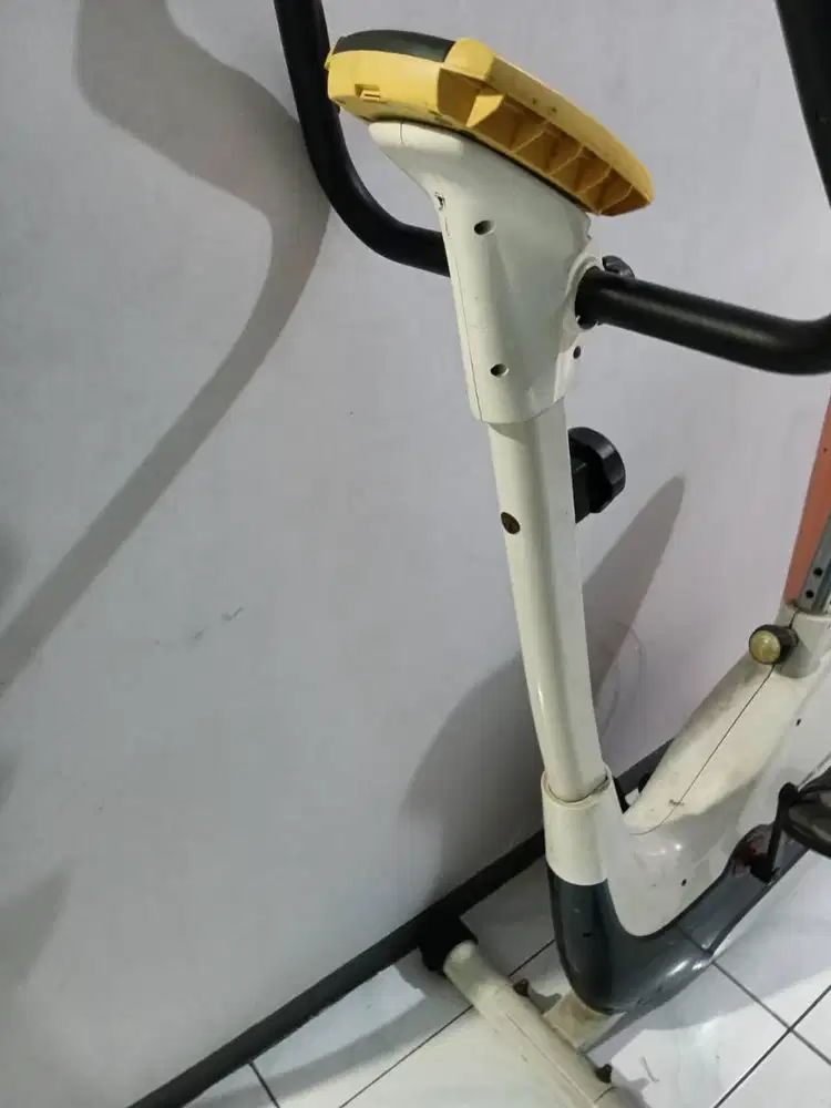 Sepeda statis X2FIT bekas