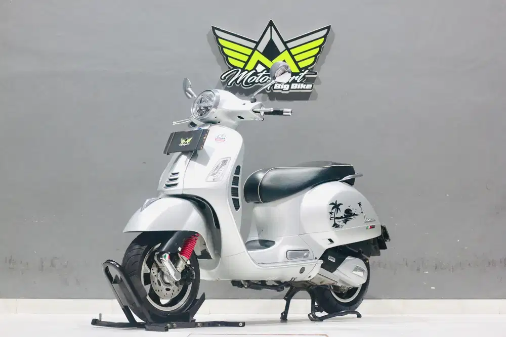 Vespa GTS super 150 ABS limited edition piaggio vespa MP3 sprint