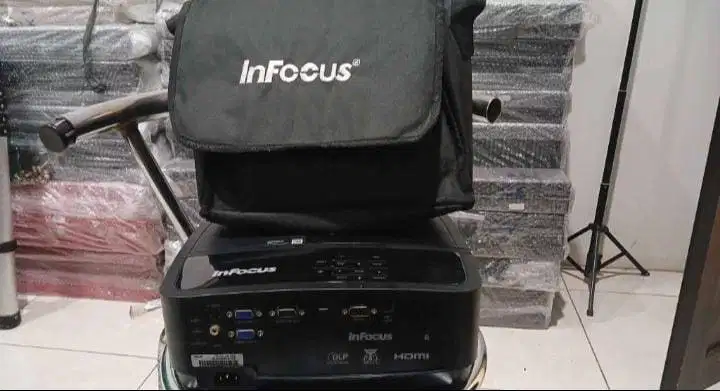 InFocus Proyektor  IN114 Lumens 2700 Siap Pakai Kota Bandung