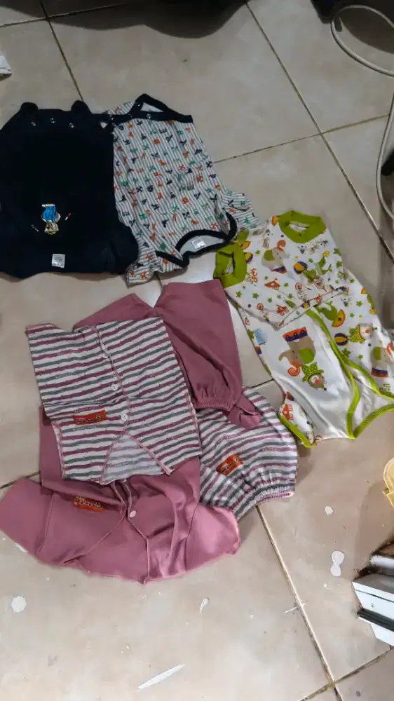 baju, tapi dan perlengkapan bayi